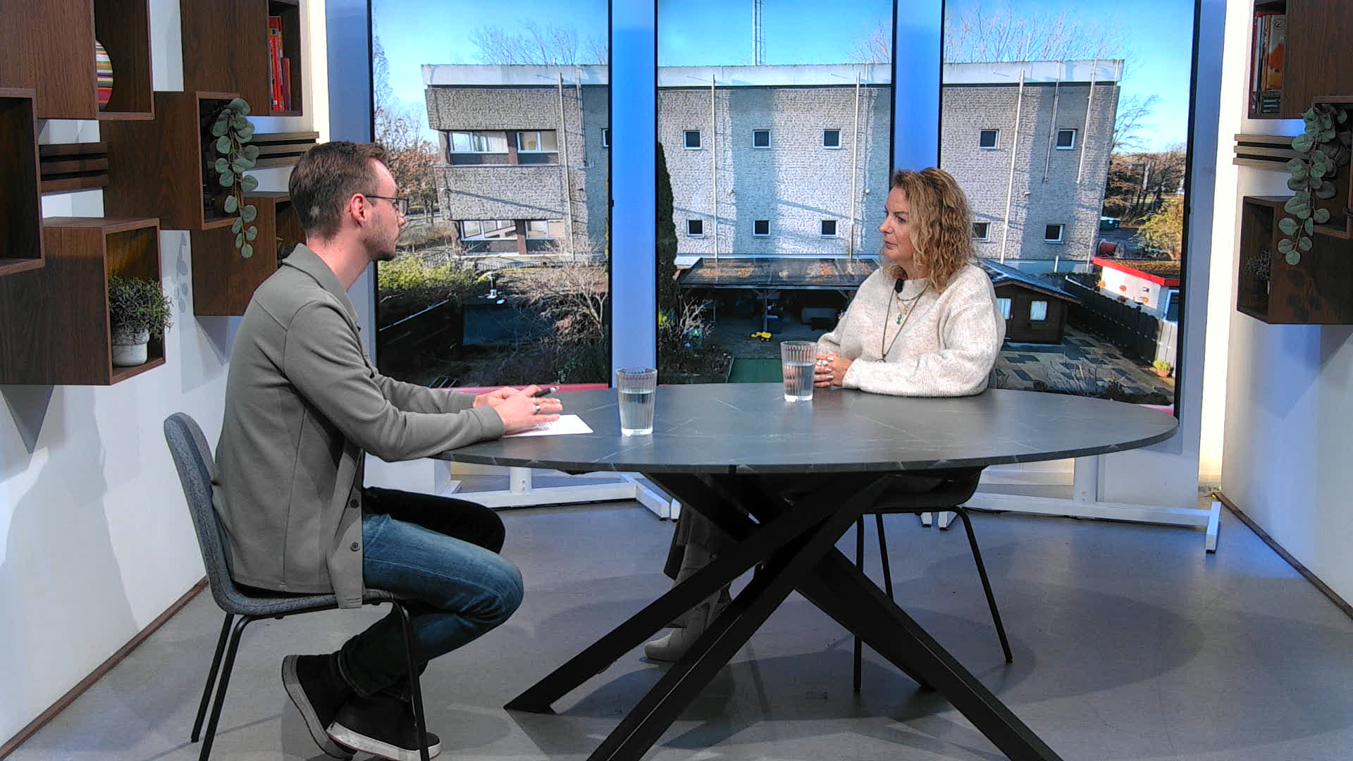 20251114_twee_in_gesprek.00_43_57_05.Still003.jpg