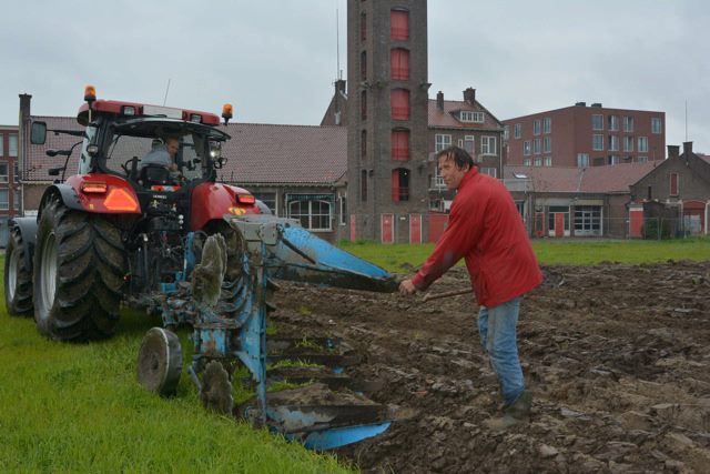 2_ploegen_in_de_regen_juni_13.jpg