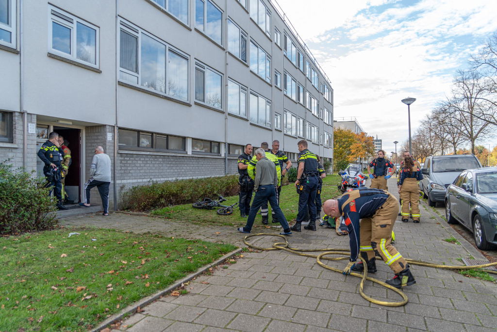 politie_en_brandweer_bij_flat.jpg