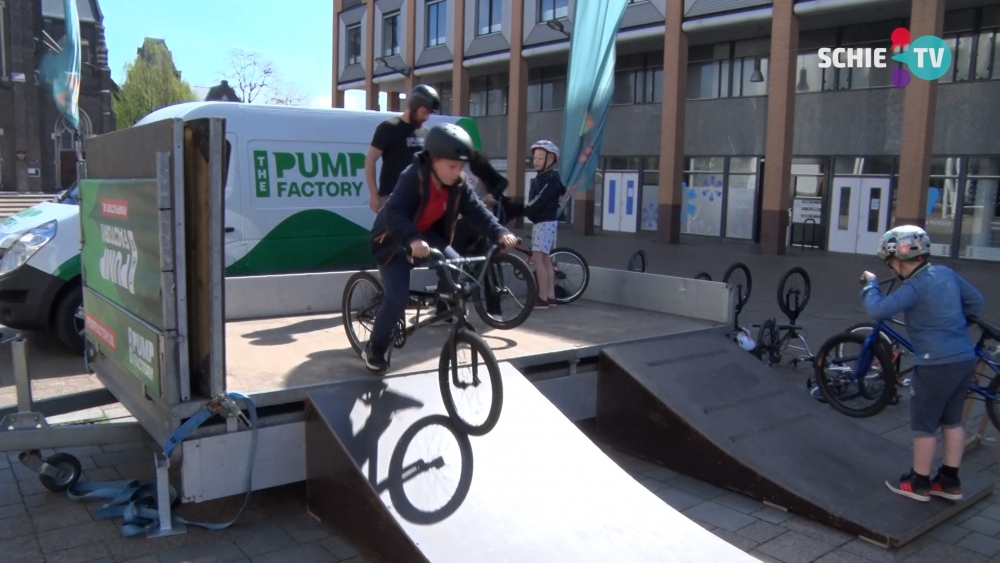 Jongeren enthousiast over pumptrack: &quot;Je kunt lekker hard gaan&quot;