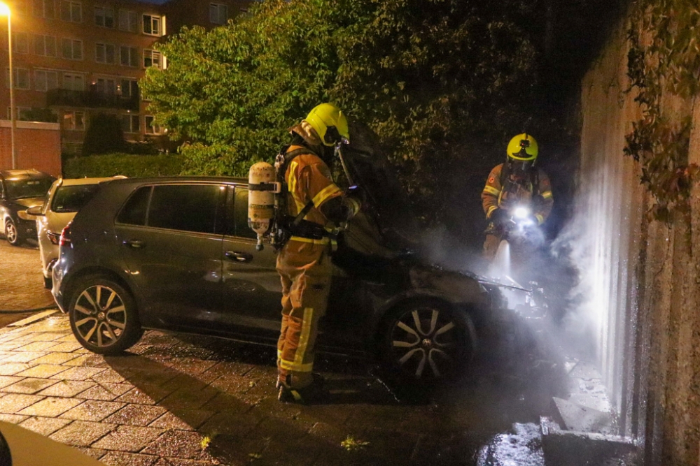 Auto in brand in de Gorzen, getuigen hoorden explosie
