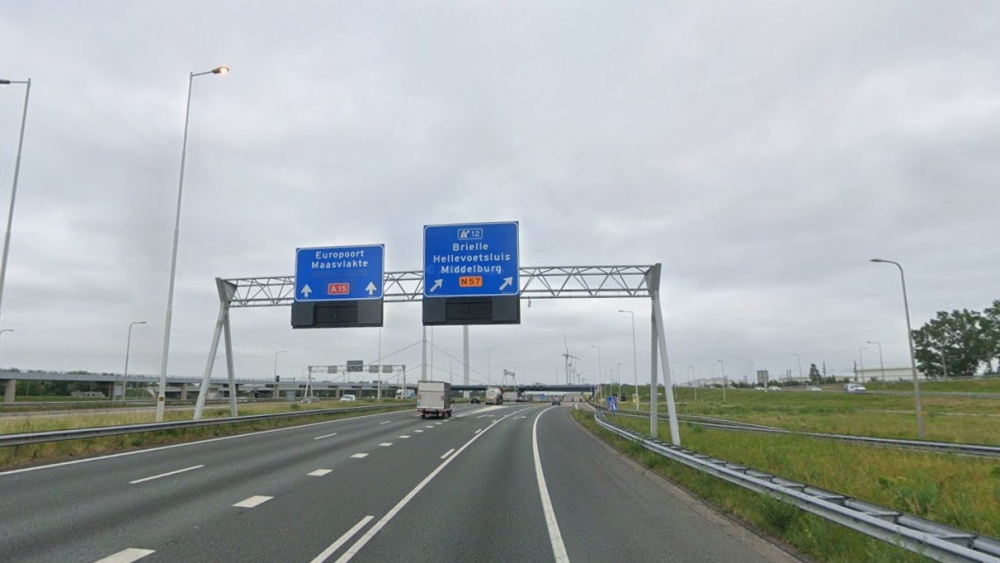 Schiedamse spookrijder met hoge snelheid over de A15, bestuurder aangehouden