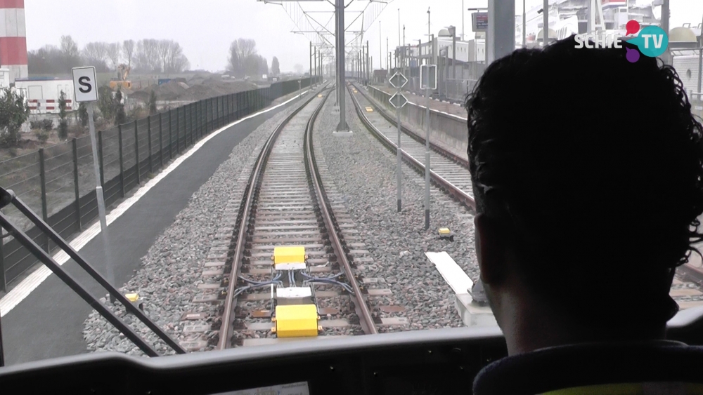 Hoekse Lijn gaat zeker niet voor juni rijden, maar het geld is eind augustus op