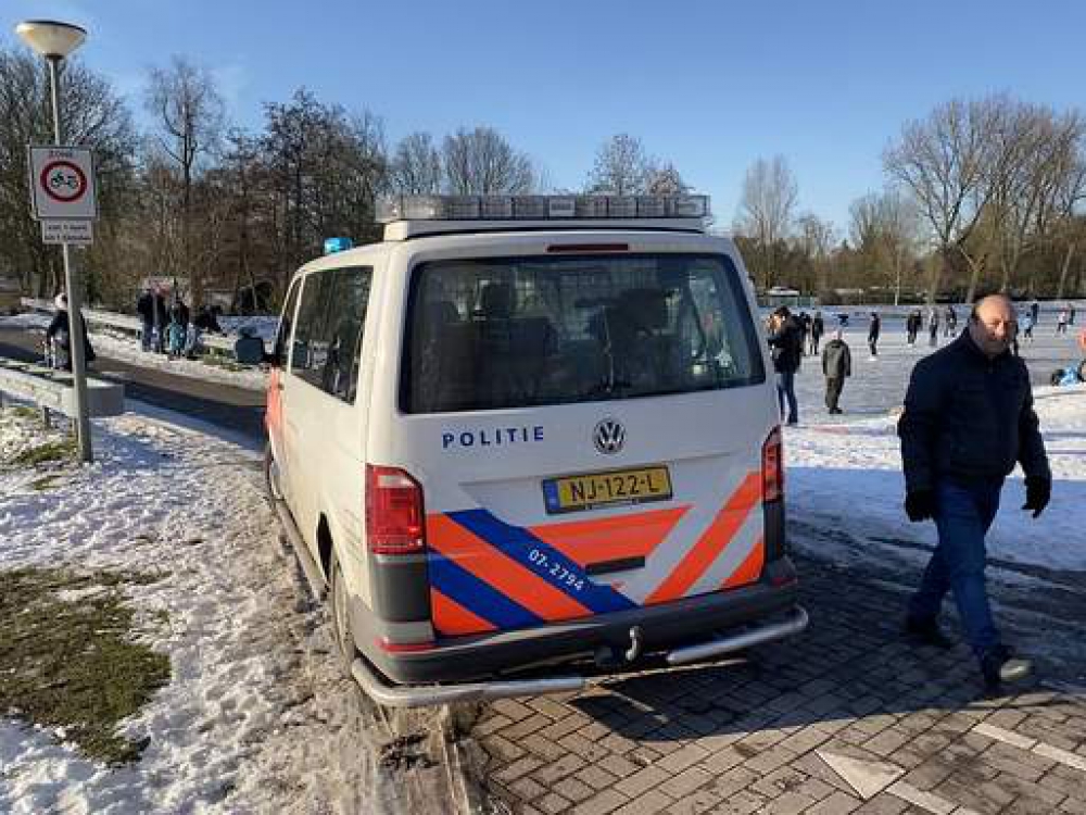 Vuurwapen onder het ijs gevonden in Schiedam