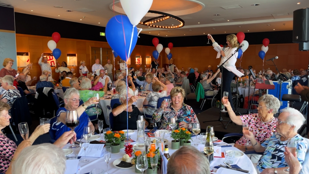 Dertigste Vlaardingse alleenstaandendiner in Delta Hotel: ‘Je wordt verwend’