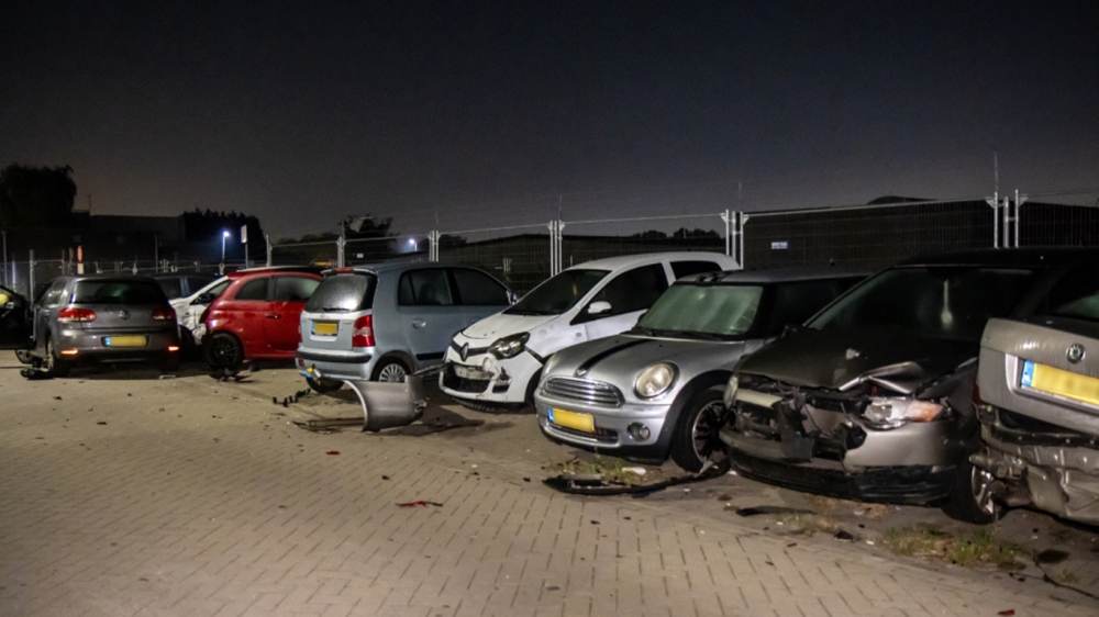 Grote ravage in Schiedam: negen geparkeerde auto's geramd
