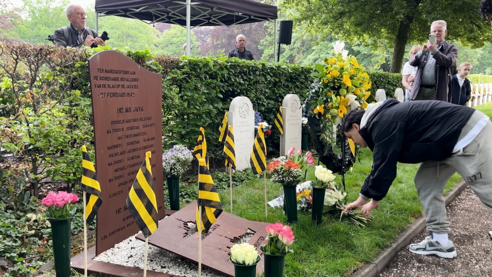 Schiedam herdenkt oorlogsslachtoffers en onthult nieuw monument op Beukenhof