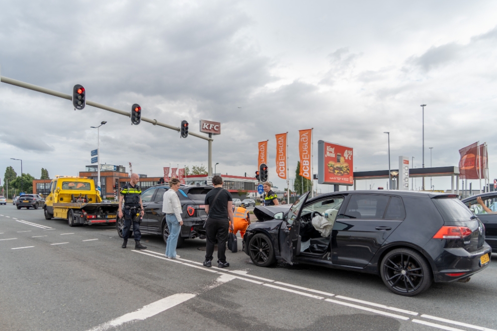Botsing bij Vijfsluizen zorgt voor verkeersopstopping