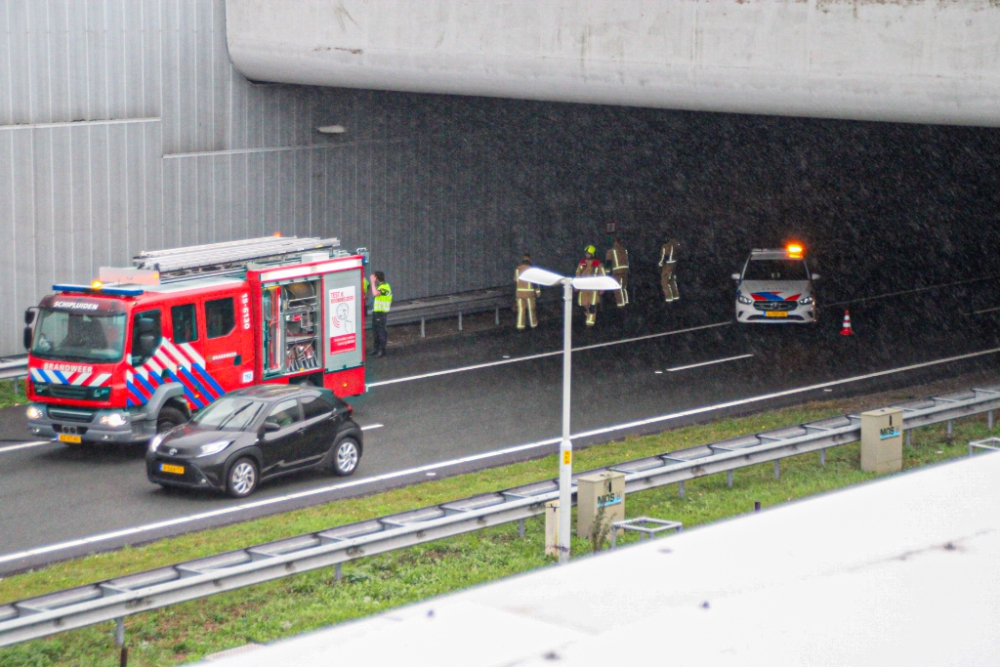 Vrachtwagen vat vlam, uur vertraging op de A4