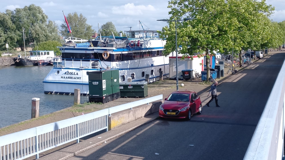 Schiedamse boot met 66 asielzoekers verplaatst door IDDF in Concert