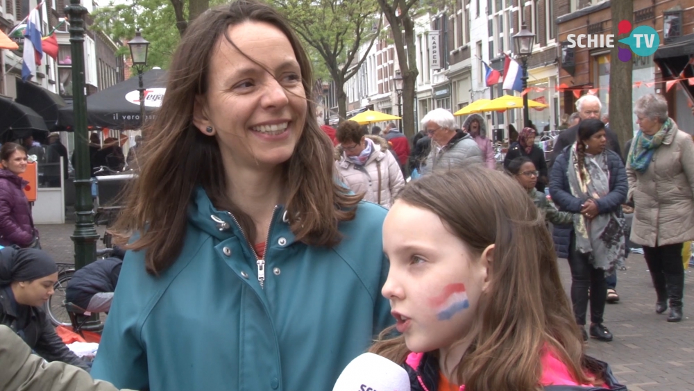 Koningsdag in Schiedam centrum: op je kleedje sparen voor een ... huis