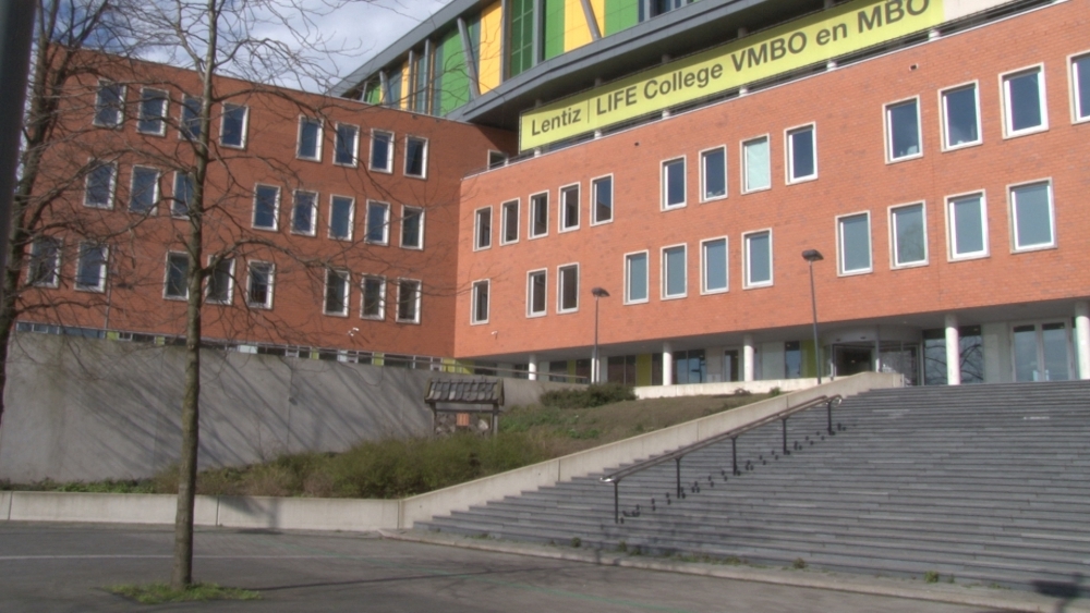 Het Lentiz LIFE College aan de Parallelweg in Schiedam. Het is niet zeker dat het incident bij deze school heeft plaatsgevonden