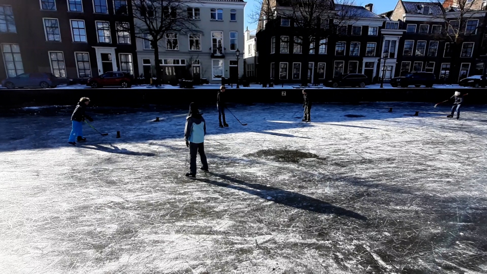 Franciscus Gasthuis &amp; Vlietland ziekenhuis druk met botbreuken na schaatsdag