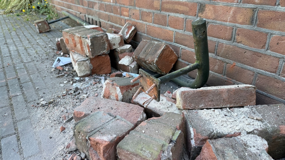 Twee mensen zwaargewond na val van balkon op Vlaardingerdijk