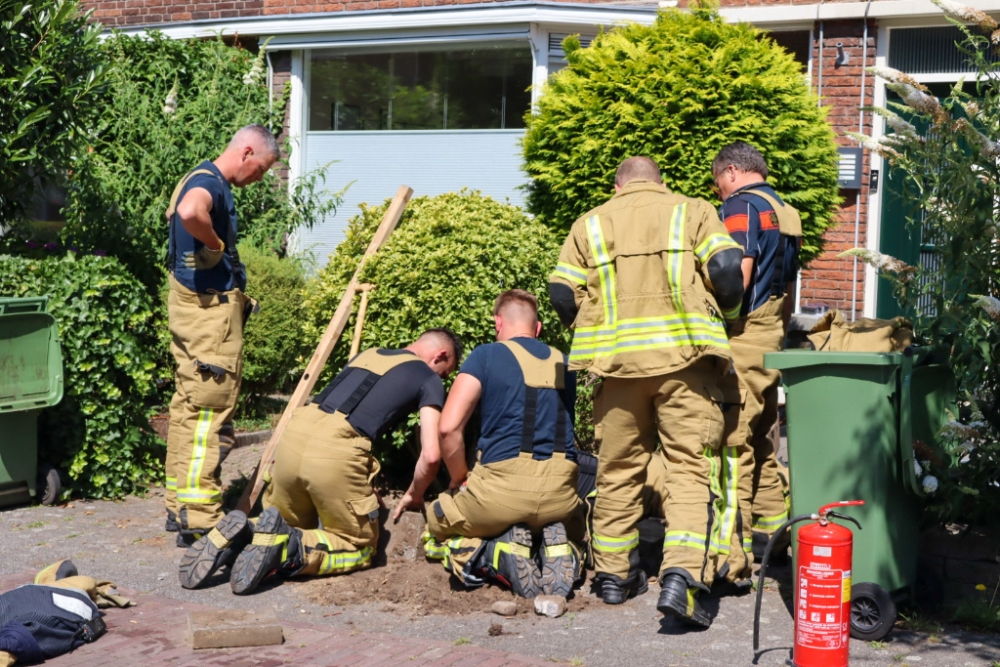 Gasleiding geraakt bij werkzaamheden in voortuin