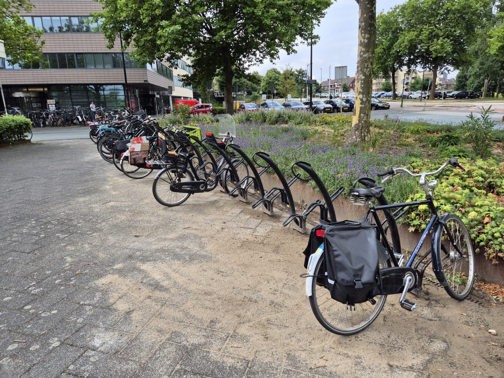 Parkeerplekken voor fietsen uitgebreid op station Vlaardingen Oost