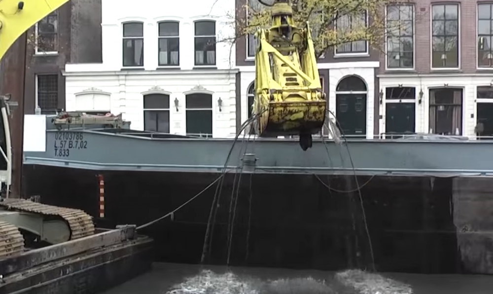 Gemeente gaat baggeren in Schie en binnenhavens