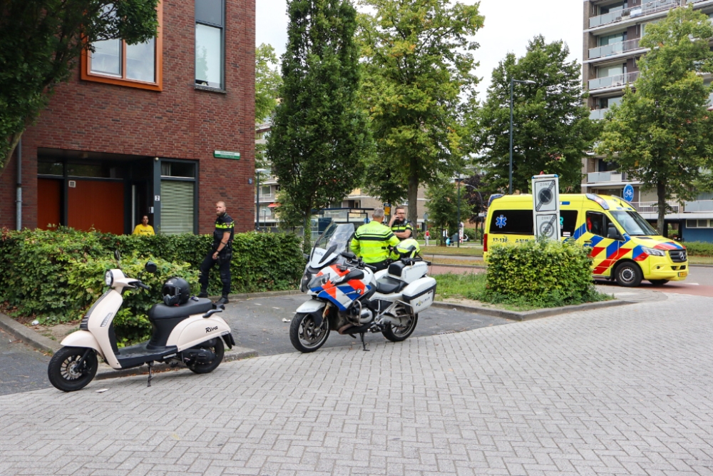 Automobilist gaat er vandoor na aanrijding scooter