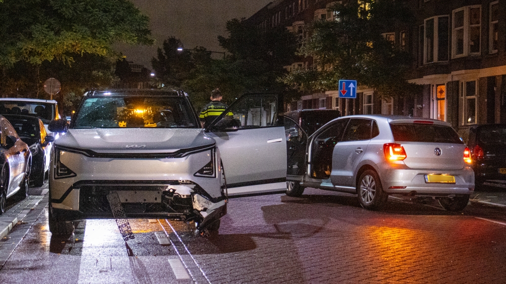 Frontale botsing zorgt voor stremming en omleiding bus in Schiedam-Oost