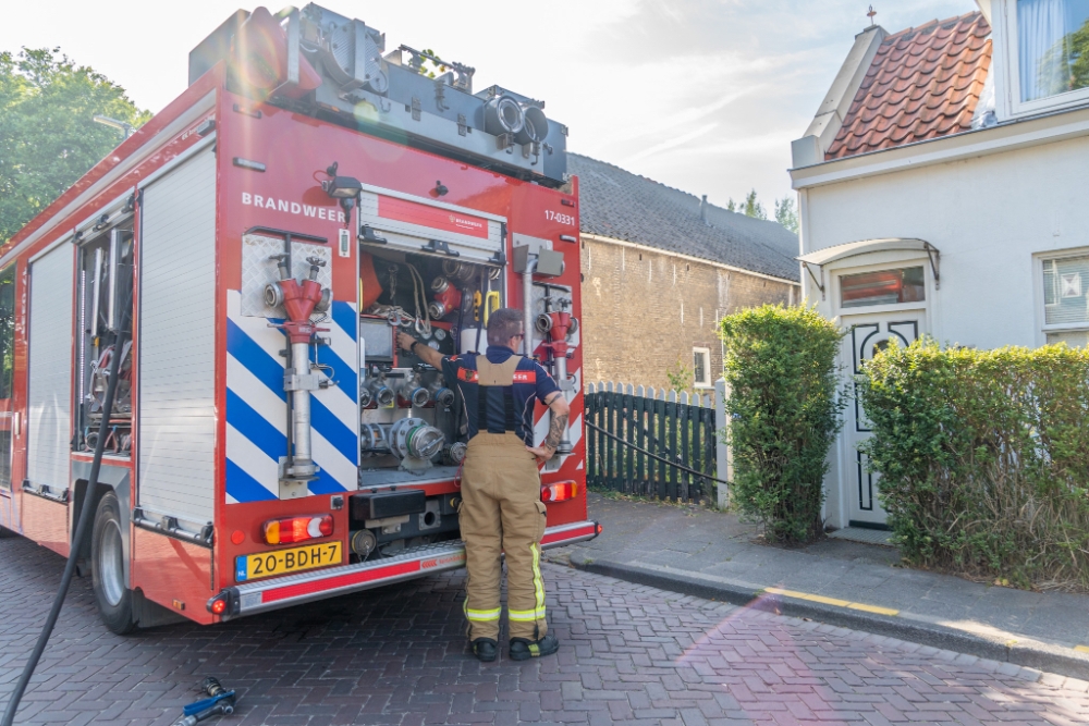 Jerrycan met benzine vliegt in brand in Vlaardingse achtertuin