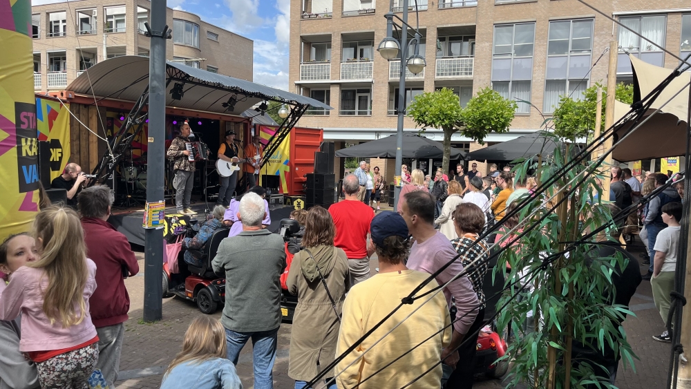 Wijkfestival de Stadskaravaan druk bezocht in Vlaardingen Holy