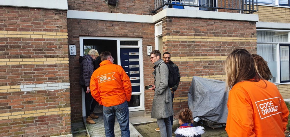 Richard de Mos (Code Oranje) op bezoek in Schiedam: “Schandalig dat de Staatsliedenbuurt geen Rijkssteun krijgt&quot;