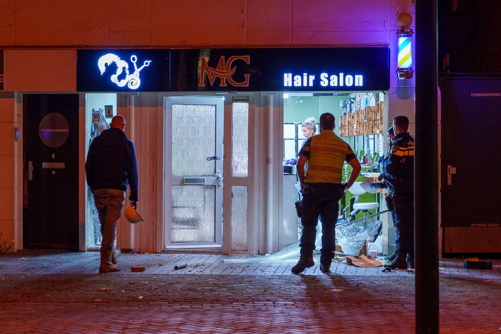 Burgemeester Zevenbergen sluit kapperszaak na explosie