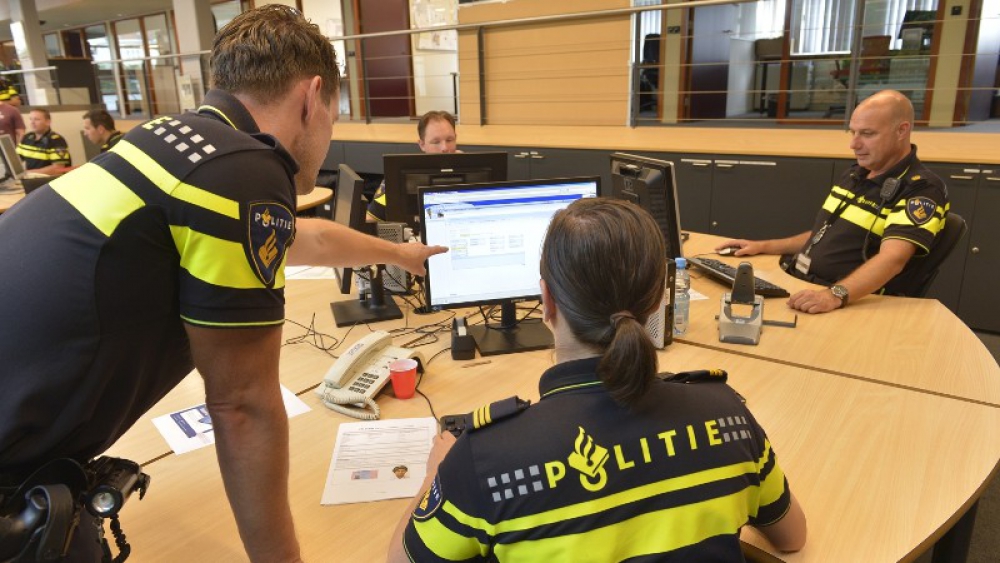 Politie in Groenoord op zoek naar inbrekers