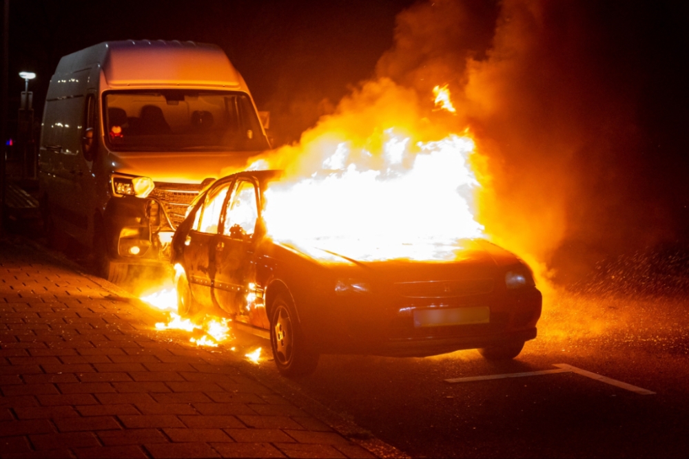 Oud &amp; Nieuw in Vlaardingen en Schiedam: ME ingezet en veel autobranden