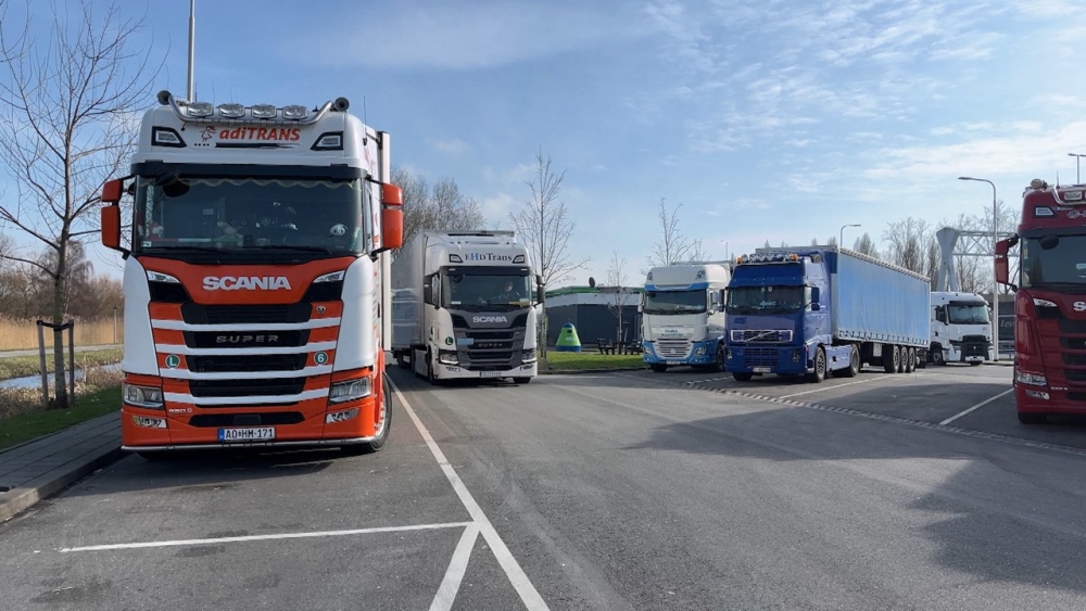 Nog minder plek voor vrachtwagens in Vlaardingen, ook verbannen van Industrieweg