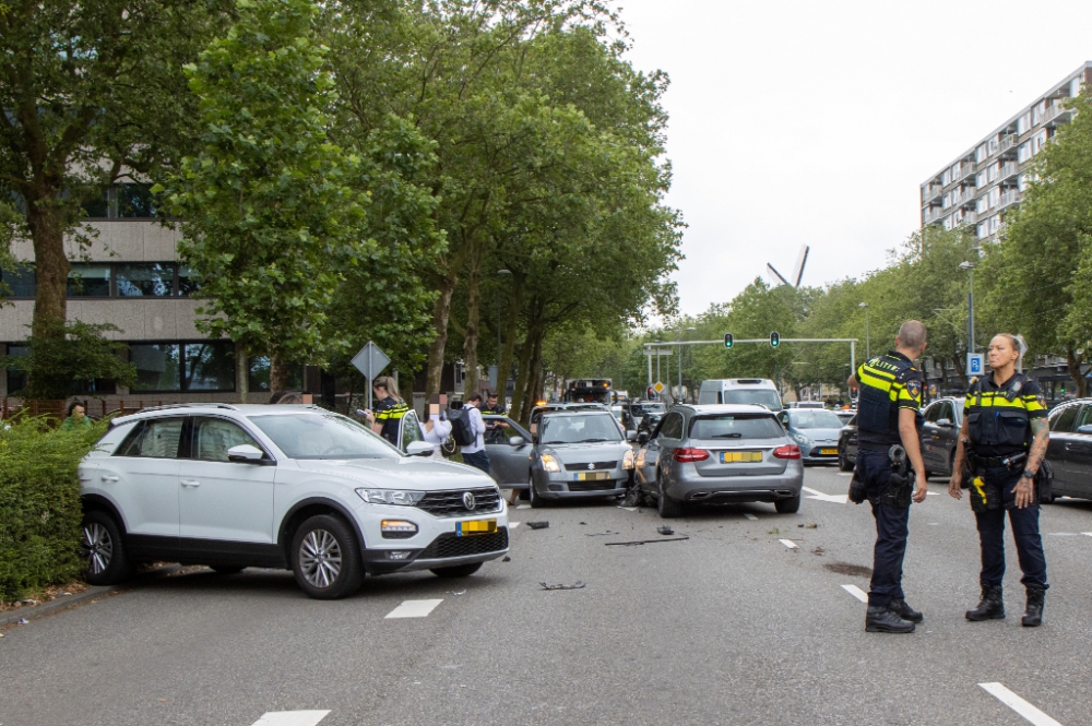 Verkeerschaos op Plein 40-45 na bizar ongeval