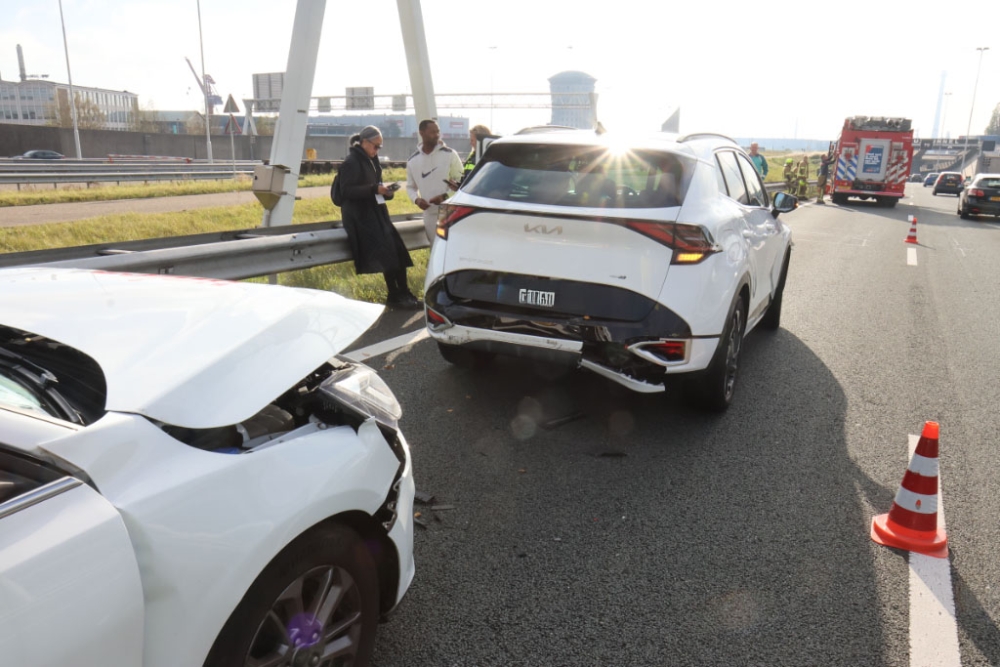 Aanrijding op snelweg vlak voor Beneluxtunnel