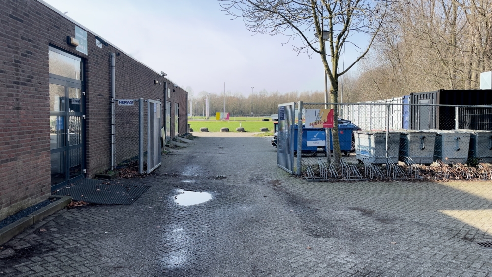 Geen rechtszaak, maar nog steeds mot over hek naast de Polderpoort