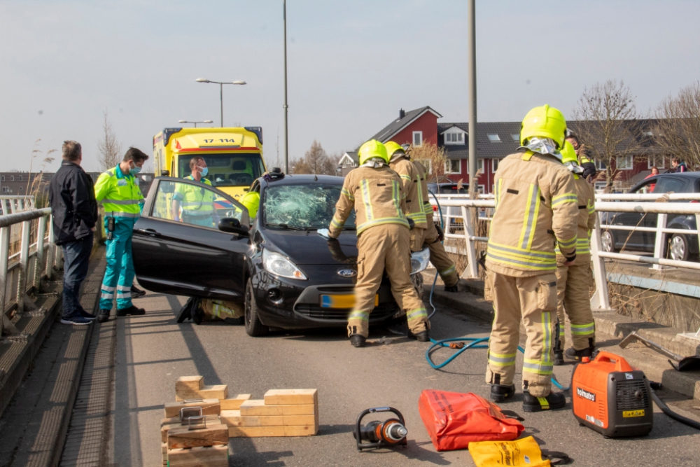 Flinke klap bij éénzijdige aanrijding op &#039;s-Gravelandseweg