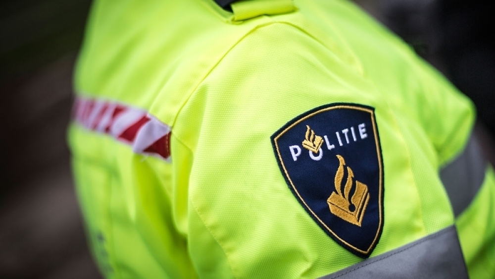 Politie vindt vuurwapens en explosieven in opslagbox, Schiedammer aangehouden