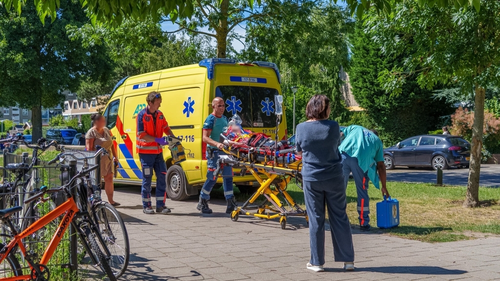 Traumahelikopter ingezet voor gewonde jongen op voetbalveld