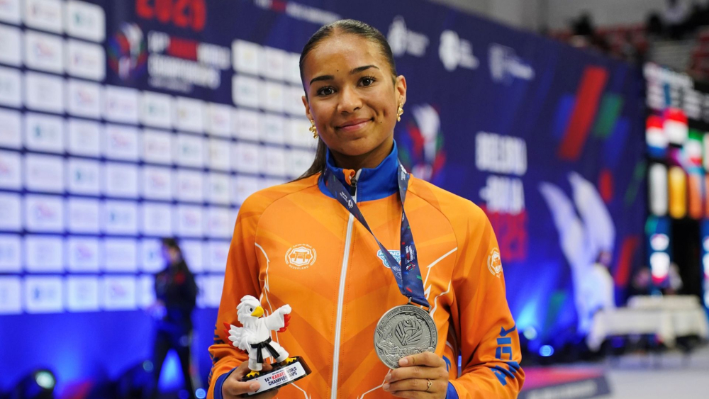 Vlaardingse Alyssia Overduin (19) wint zilver op jeugd-WK karate