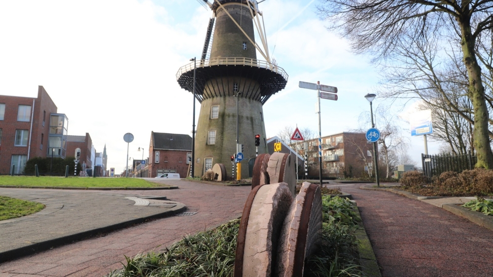 Oude Vlaardingse molenstenen gescheurd: ‘Waarschijnlijk door de kou’