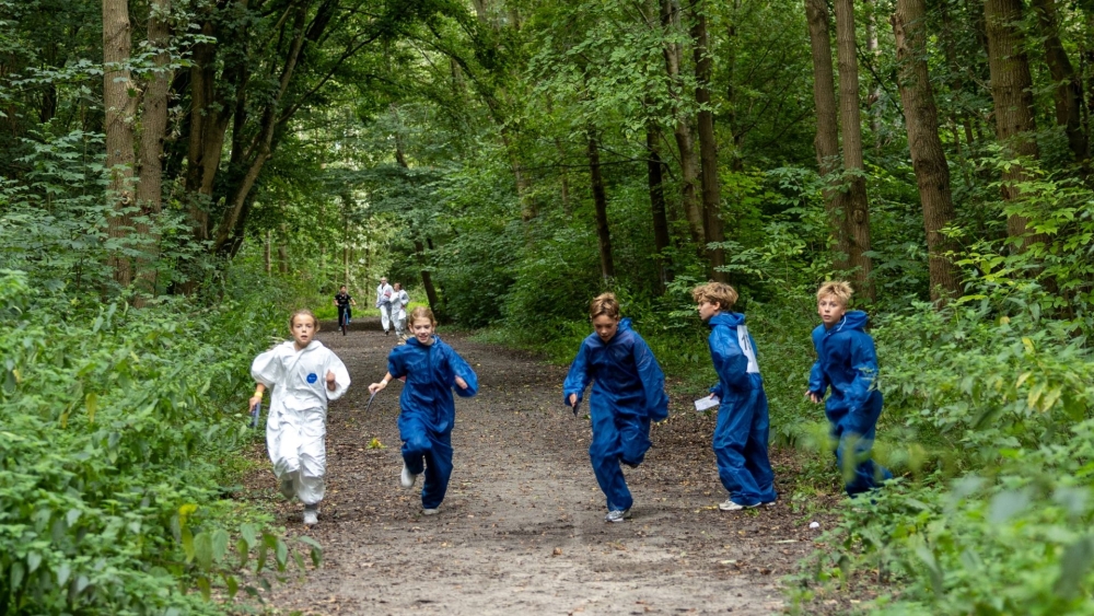 Politie en handhavers zetten achtervolging in op 120 kinderen tijdens The Hunt