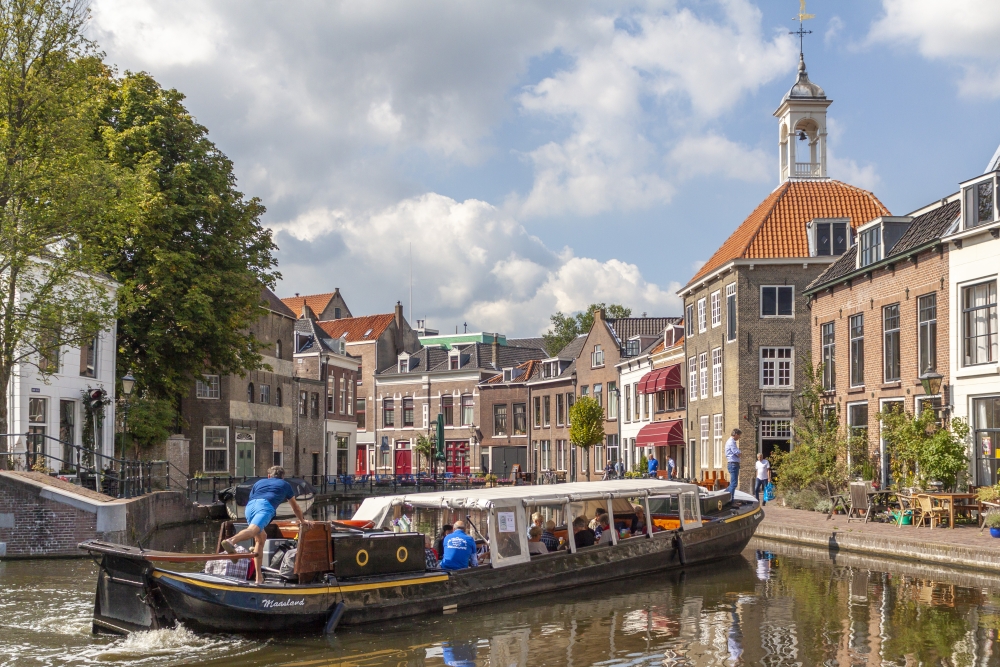 Historische bridgetocht trekt bouwvakkers en bankdirecteuren naar Schiedam