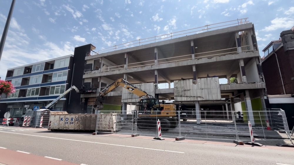 Sloopwerkzaamheden in pand Schiedamseweg, omgebouwd tot appartementen