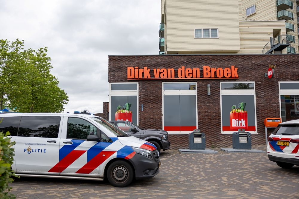 Ruzie tussen twee tieners, de één dreigt de ander met een mes