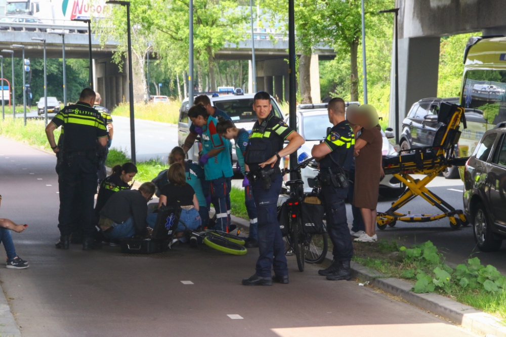 Jongen zwaargewond na val van fiets