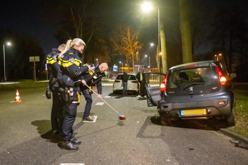 Dubbel pech voor automobilist in Schiedam: stilgevallen auto wordt aangereden