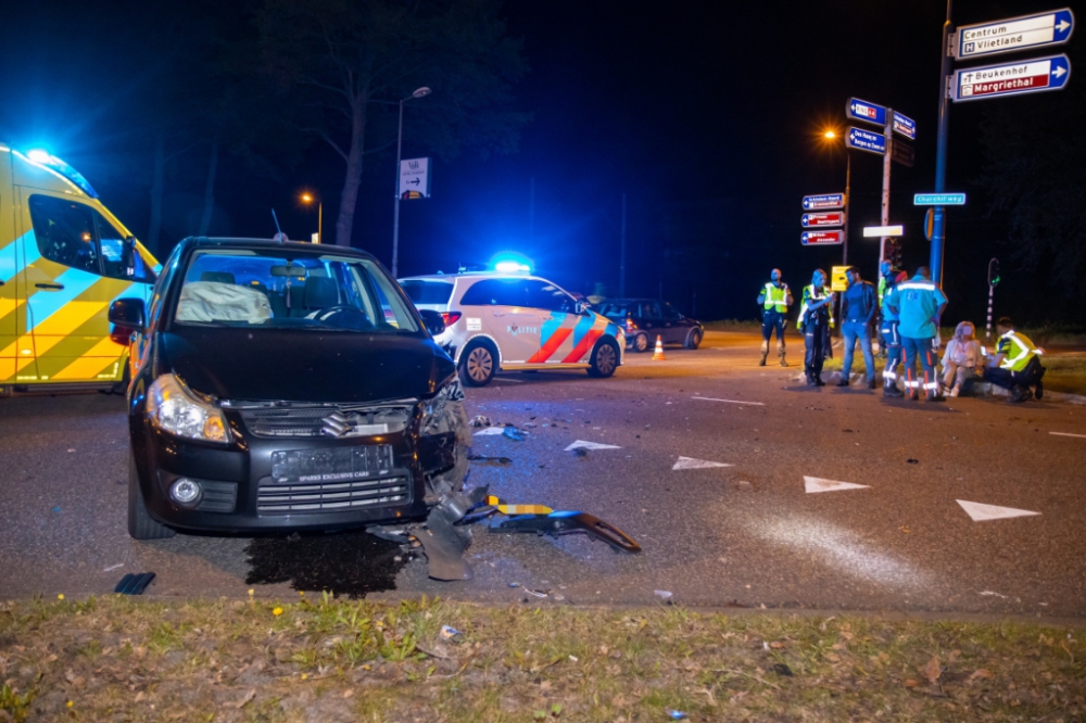 Ravage na botsing tussen twee auto’s op de Churchillweg; één bestuurster naar het ziekenhuis