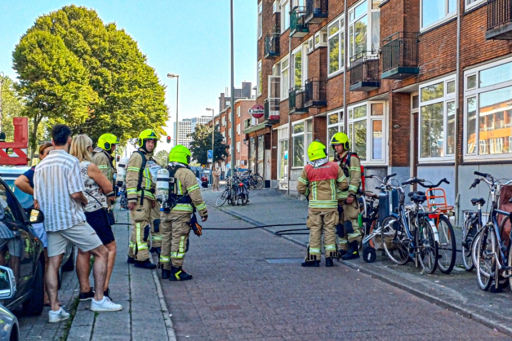 Woning en portiek vol rook door vergeten pannetje op het vuur