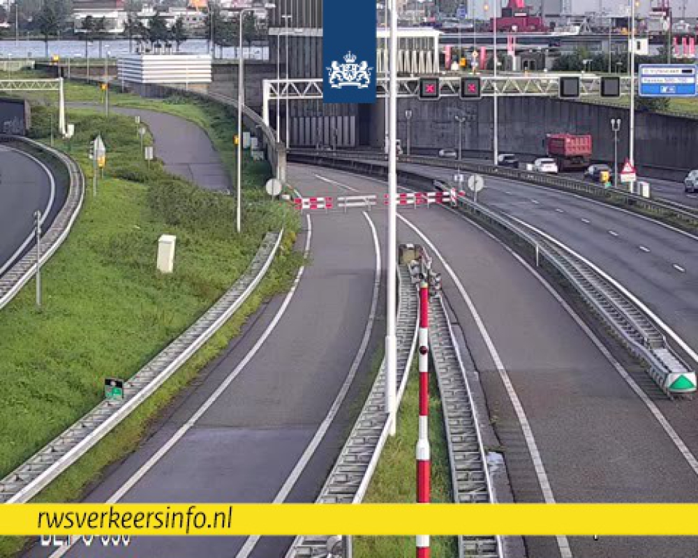 Enorme files door afgesloten Beneluxtunnel