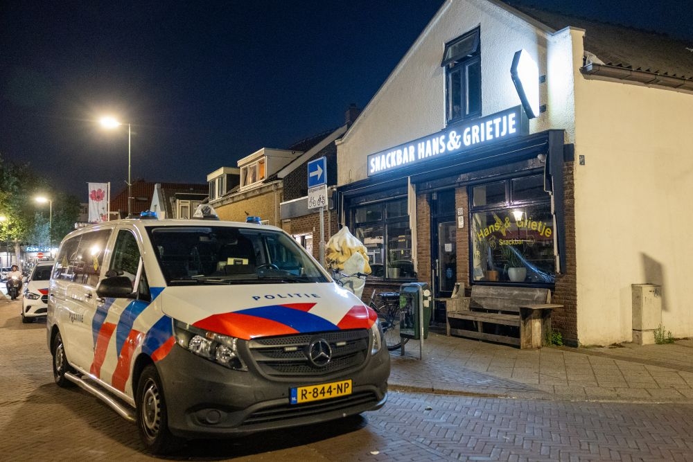 Eigenaar van bekende snackbar in de Gorzen beroofd