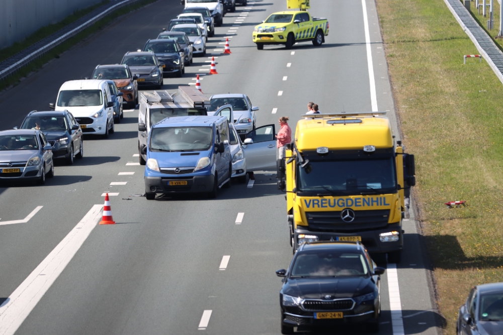 Kettingbotsing op de A4, rijstroken afgesloten