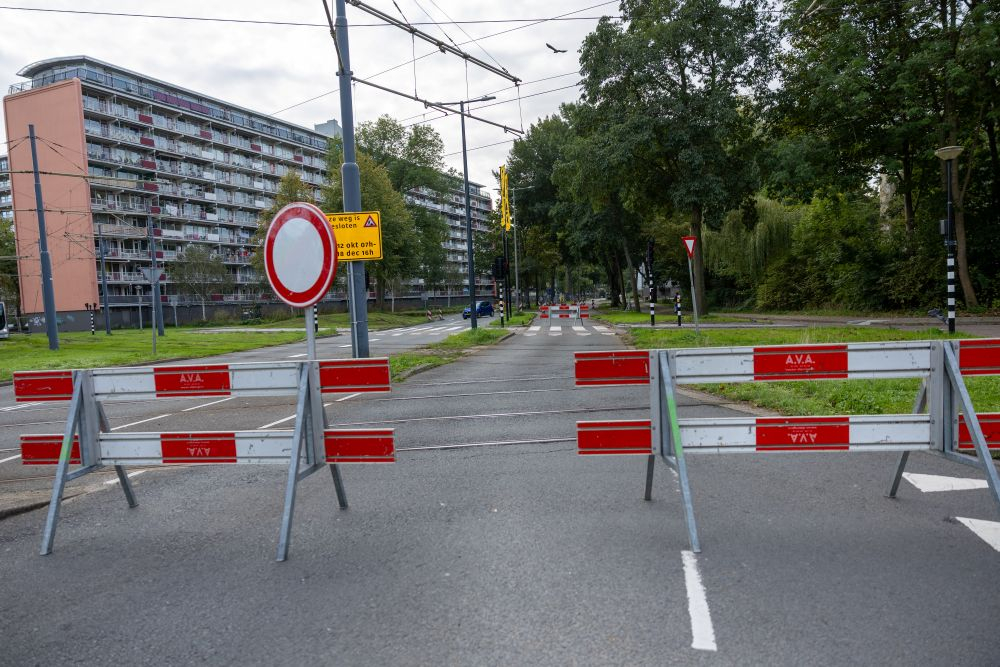 Mozartlaan in Schiedam afgesloten vanwege werkzaamheden warmtenet